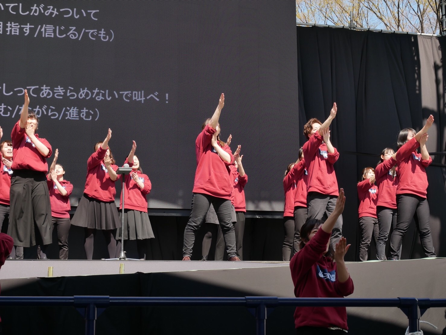 東京2020ライブサイトin2018での手話ソング発表の様子